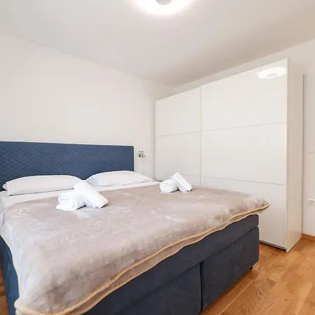 Two Bedroom Apartment With A Balcony Relja Zadar Extérieur photo