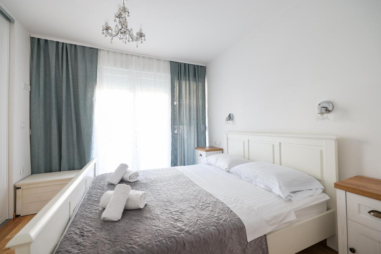 Two Bedroom With A Balcony Relja Appartement